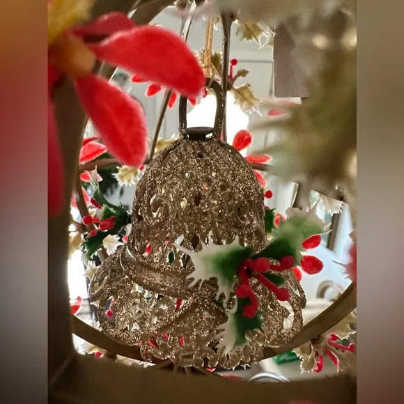 Set of 2 Bell Balls VINTAGE Mistletoe and Poinsettia Kissing Christmas - Picture 4 of 8